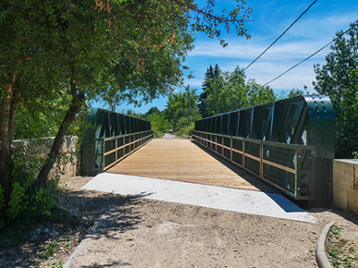 Réouverture de l'ancien pont de chemin de fer au nord de la zone d'activité de la Grande Marine